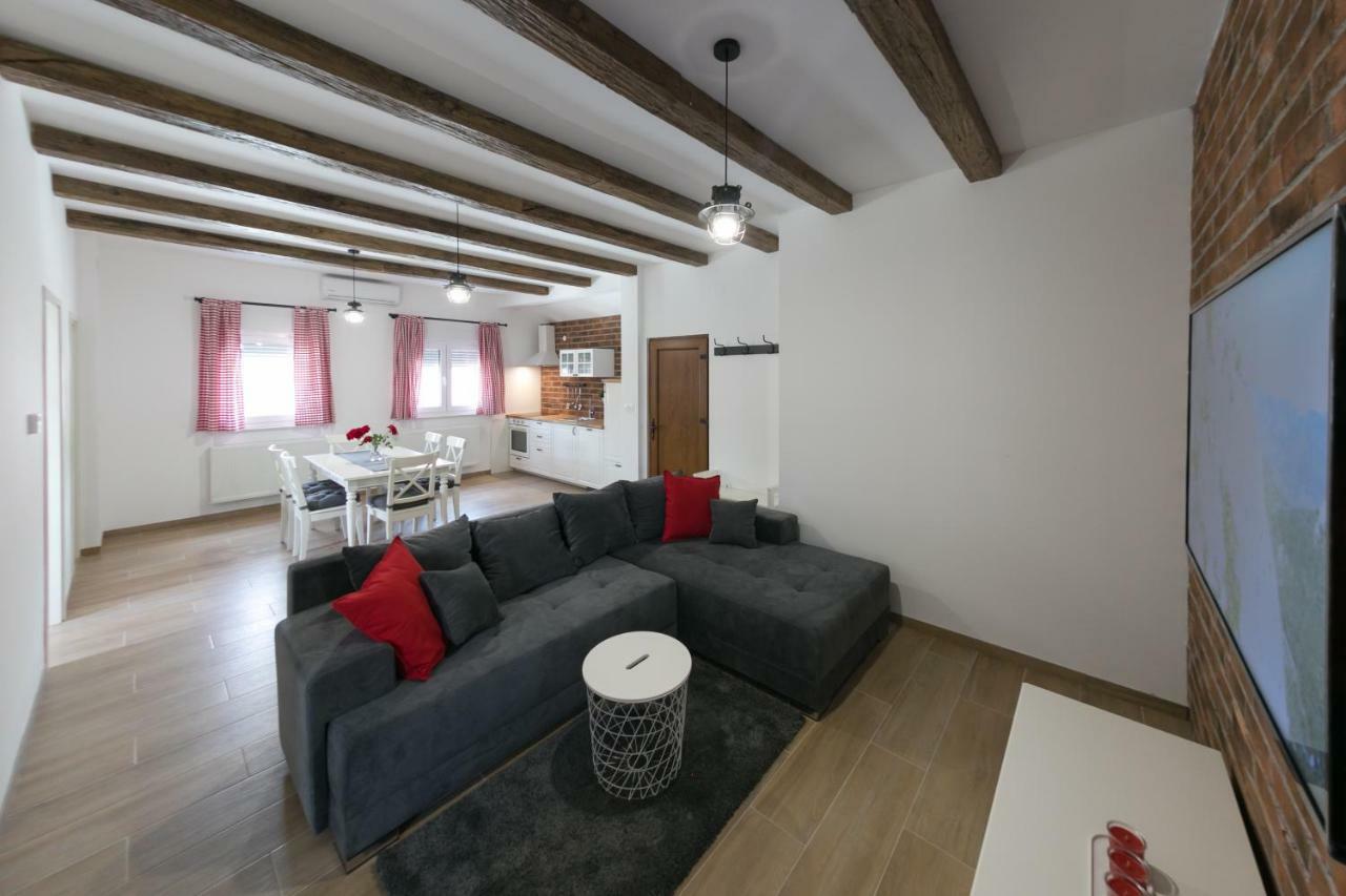 House Smolcic Daire Otočac Dış mekan fotoğraf