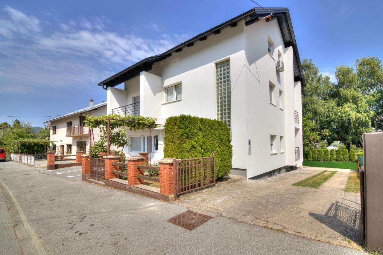 House Smolcic Daire Otočac Dış mekan fotoğraf